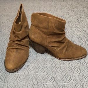 Adorable suede Diba booties. VGUC.